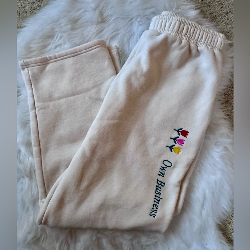 Yellow the Label Minding My Own Business Fleece Pants size Large in Cream/Ivory - Picture 10 of 10